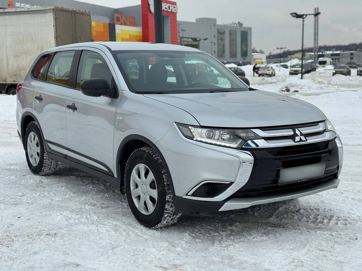 Купить Mitsubishi Outlander III Рестайлинг 2 внедорожник 5 дв., 2015 года,  цвет: Серый, за 1800000 руб. в Санкт-Петербурге